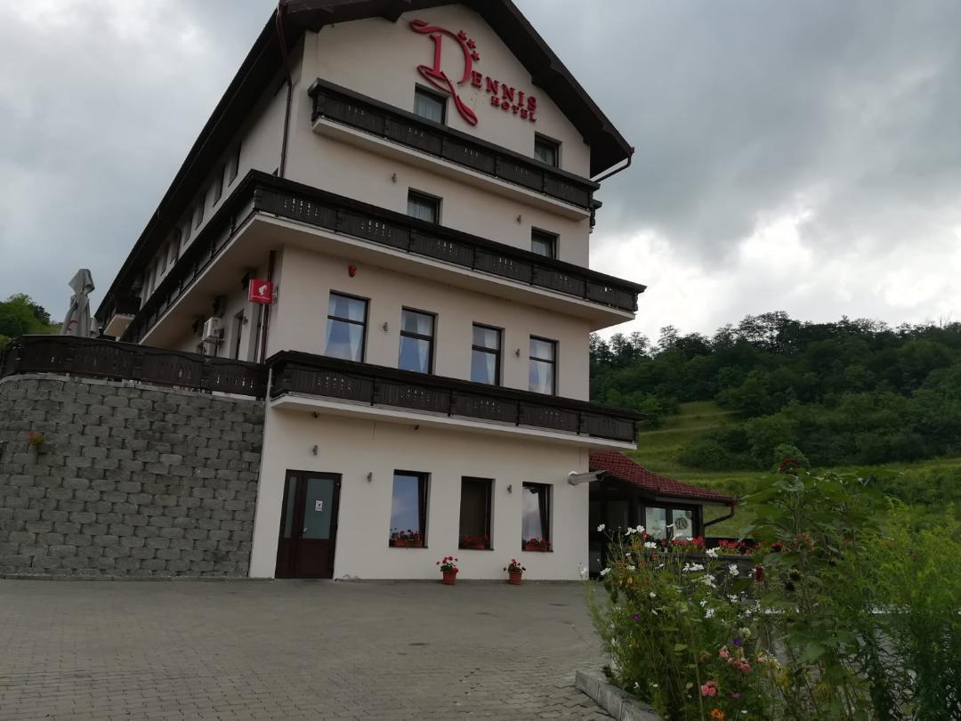 Hotel Dennis Mediaş Exterior foto