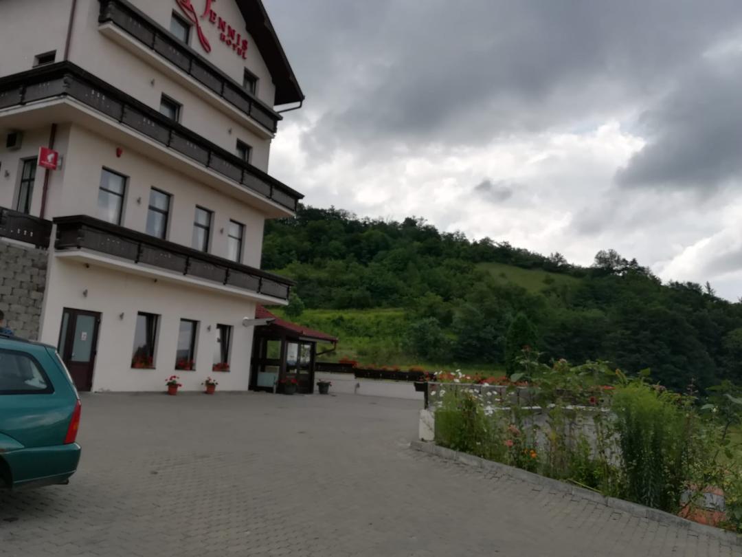 Hotel Dennis Mediaş Exterior foto